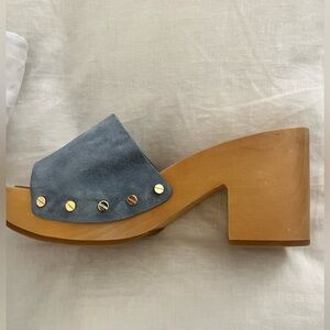 Veronica Beard “hannalee clog sandal” in PERFECT condition.